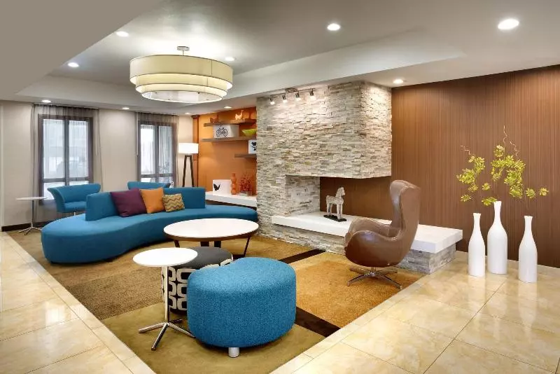 Отель Fairfield Inn & Suites Salt Lake City Airport