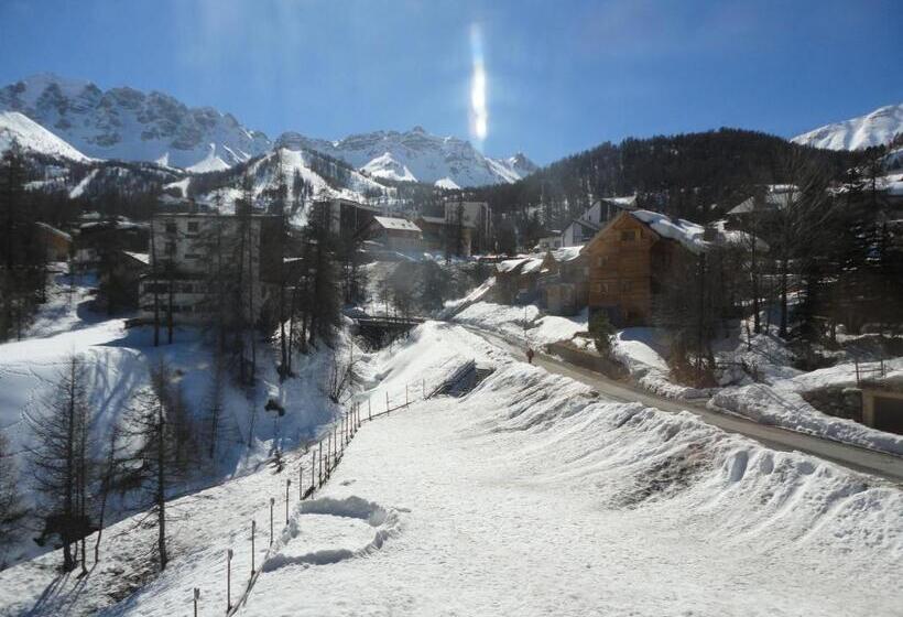 ホテル Les Carlines