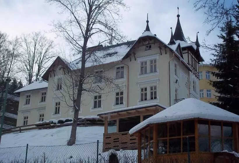 ペンション Marianum Jl,s.r.o