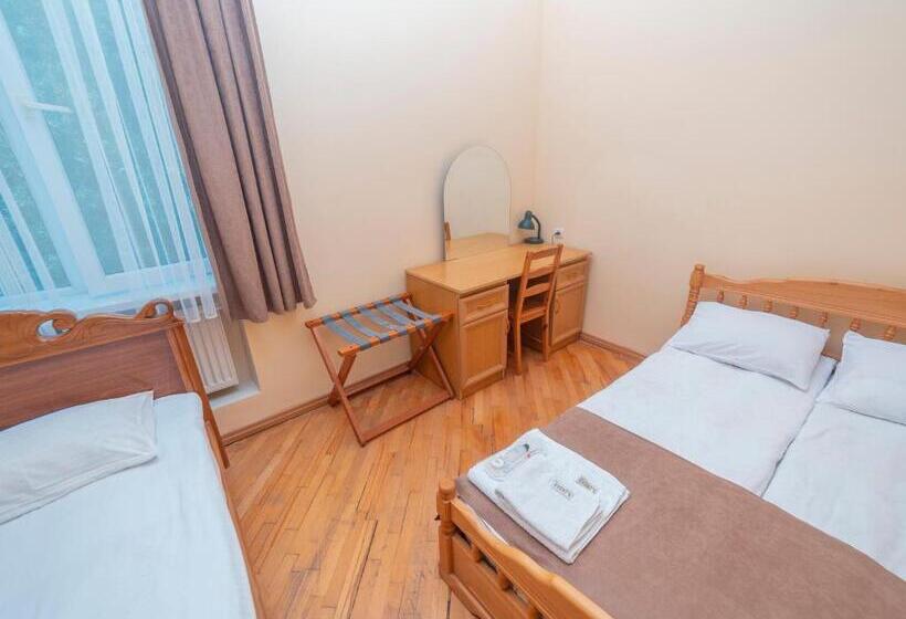 تختخواب و صبحانه Popock Dilijan 2