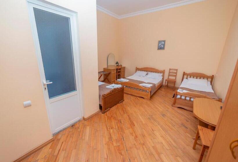 تختخواب و صبحانه Popock Dilijan 2