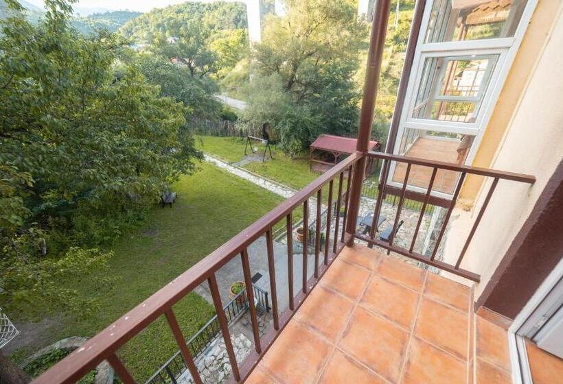 تختخواب و صبحانه Popock Dilijan 2