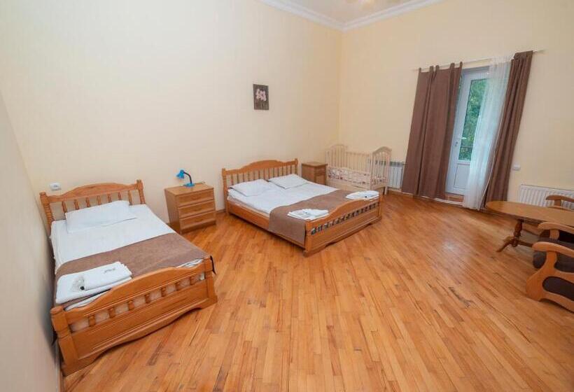 تختخواب و صبحانه Popock Dilijan 2