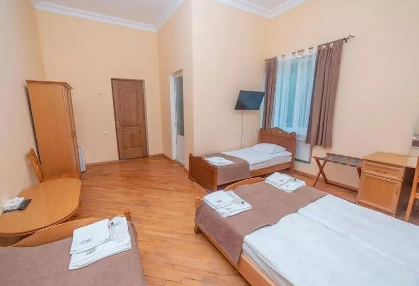 تختخواب و صبحانه Popock Dilijan 2