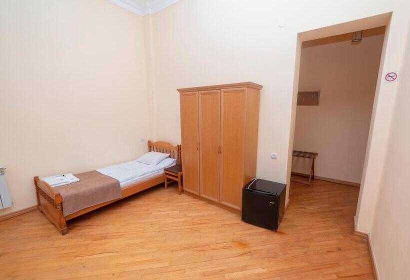 تختخواب و صبحانه Popock Dilijan 2