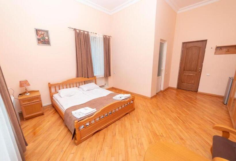 تختخواب و صبحانه Popock Dilijan 2