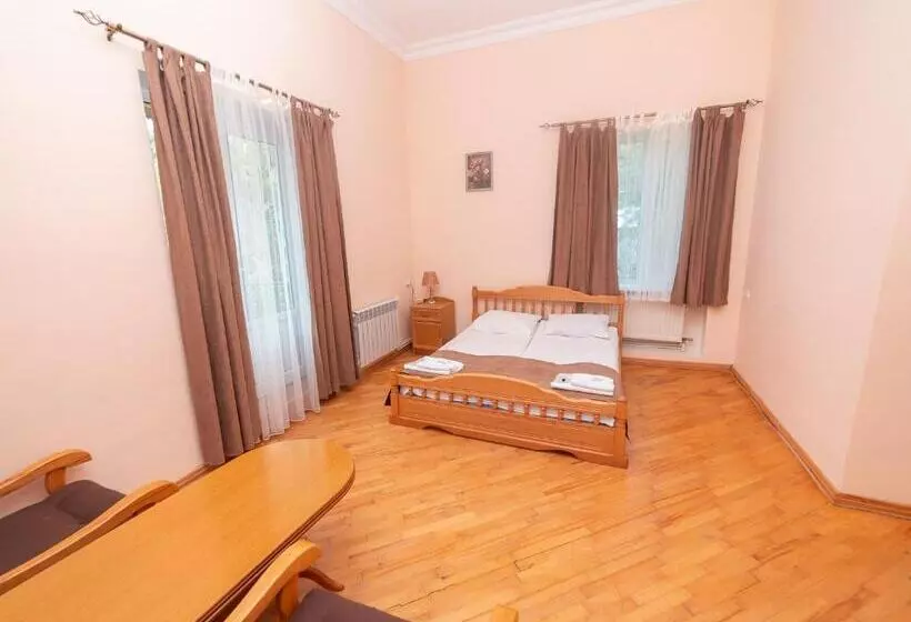 تختخواب و صبحانه Popock Dilijan 2
