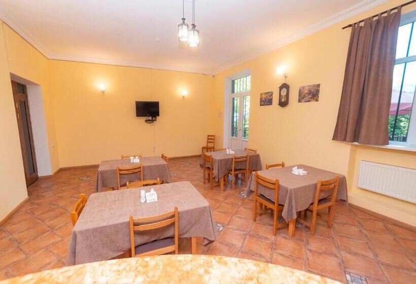 تختخواب و صبحانه Popock Dilijan 2