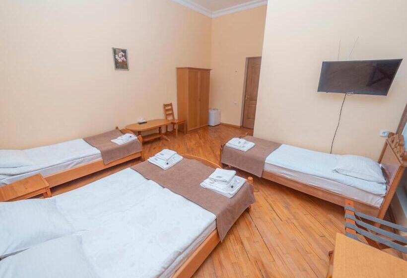 تختخواب و صبحانه Popock Dilijan 2