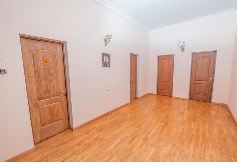 تختخواب و صبحانه Popock Dilijan 2