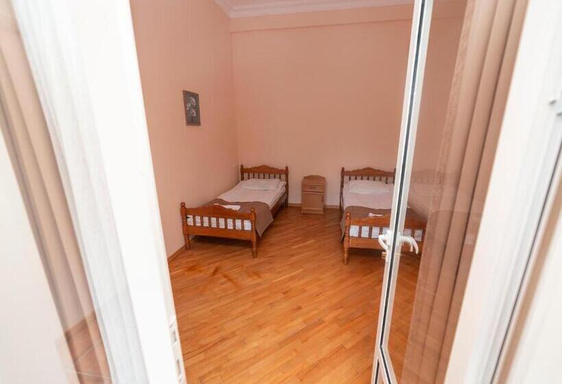 تختخواب و صبحانه Popock Dilijan 2