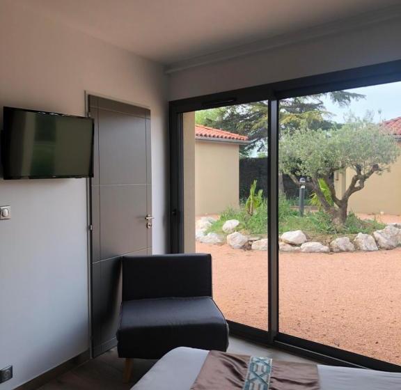 汽车旅馆  Logis Hotels   Hotel Restaurant L Enclos