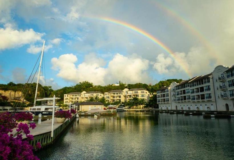 استراحتگاه Port Ferdinand Marina And Luxury Residences