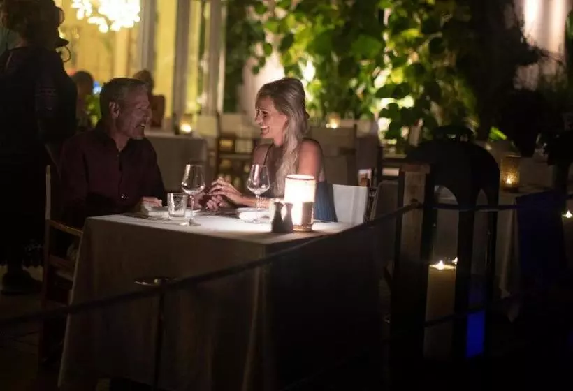 استراحتگاه Port Ferdinand Marina And Luxury Residences