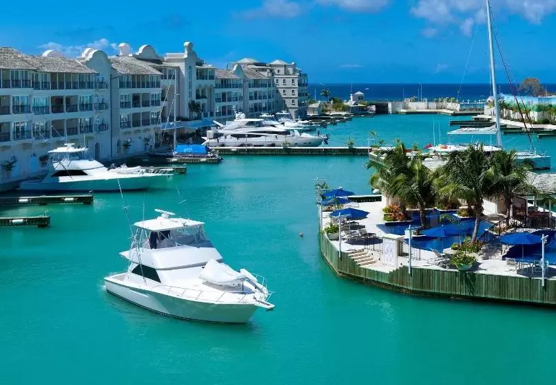 استراحتگاه Port Ferdinand Marina And Luxury Residences