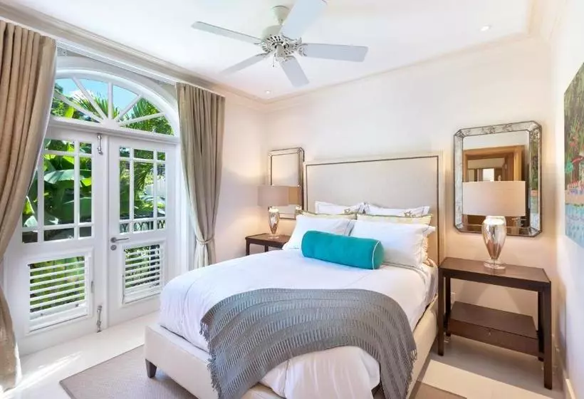 استراحتگاه Port Ferdinand Marina And Luxury Residences