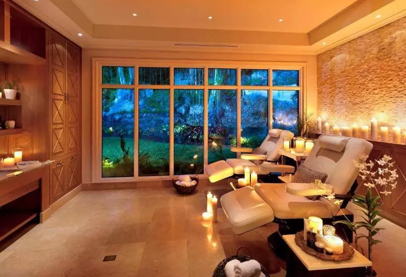 استراحتگاه Port Ferdinand Marina And Luxury Residences