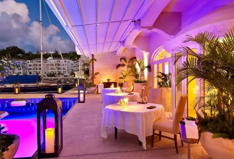 استراحتگاه Port Ferdinand Marina And Luxury Residences