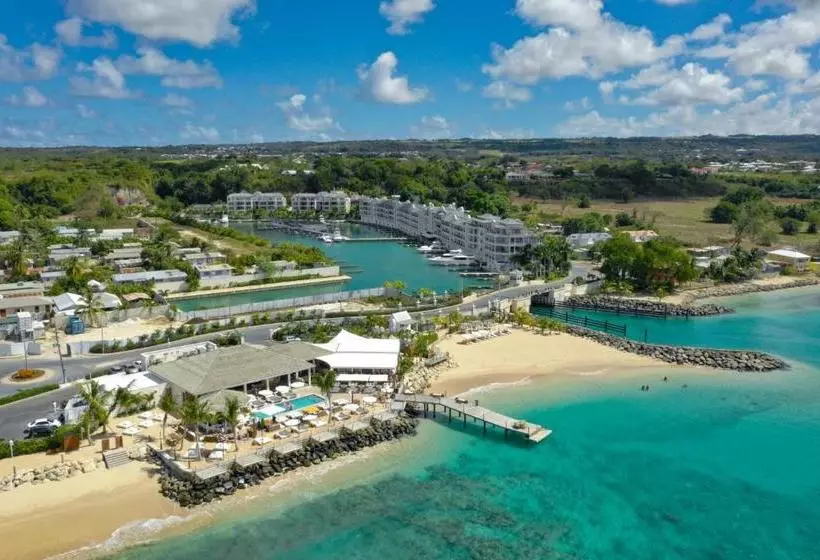 استراحتگاه Port Ferdinand Marina And Luxury Residences