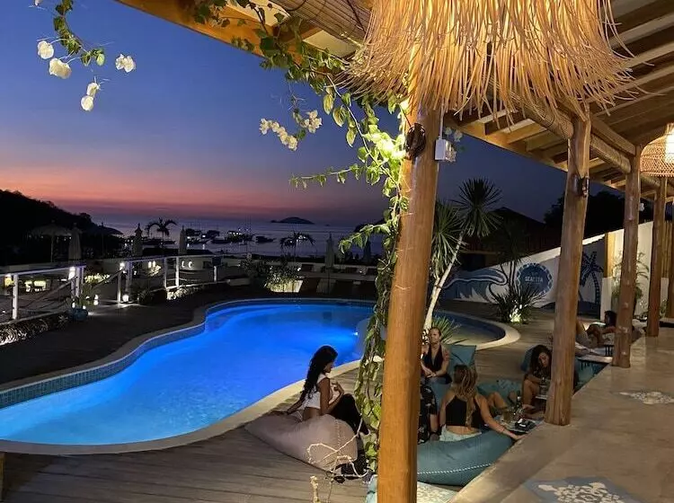Seaesta Komodo Hostel &