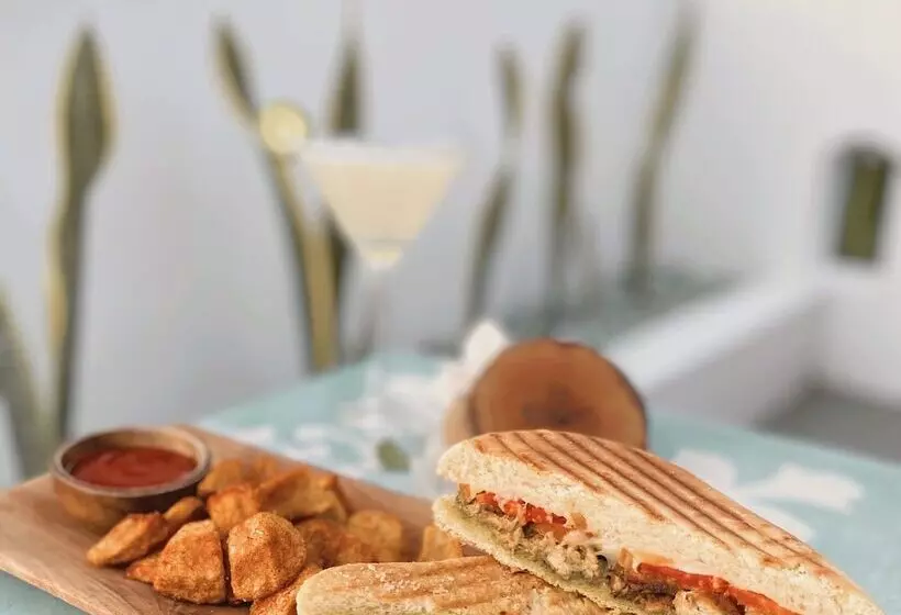 Seaesta Komodo Hostel &