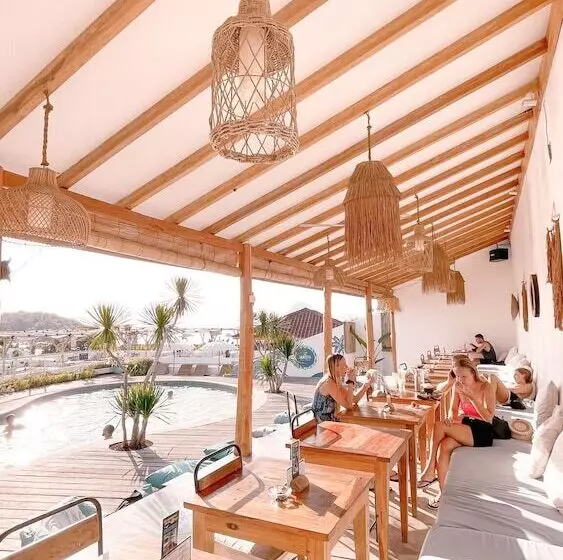 Seaesta Komodo Hostel &