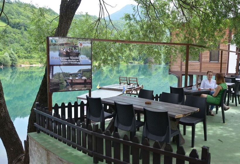 تختخواب و صبحانه Neron Turist Center