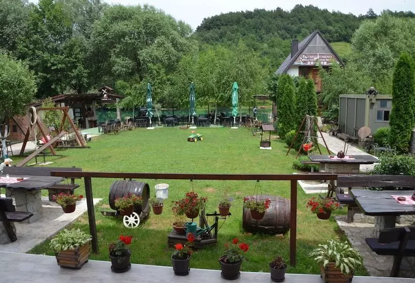 تختخواب و صبحانه Neron Turist Center