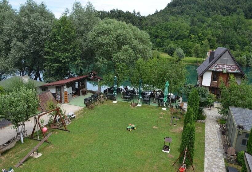 تختخواب و صبحانه Neron Turist Center