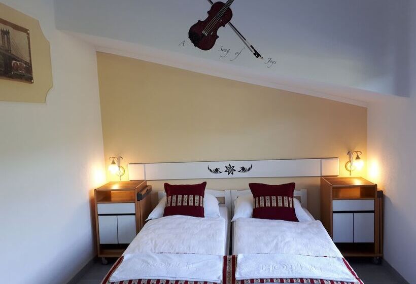 تختخواب و صبحانه Neron Turist Center