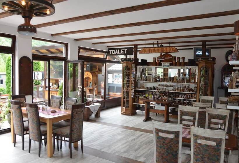 تختخواب و صبحانه Neron Turist Center