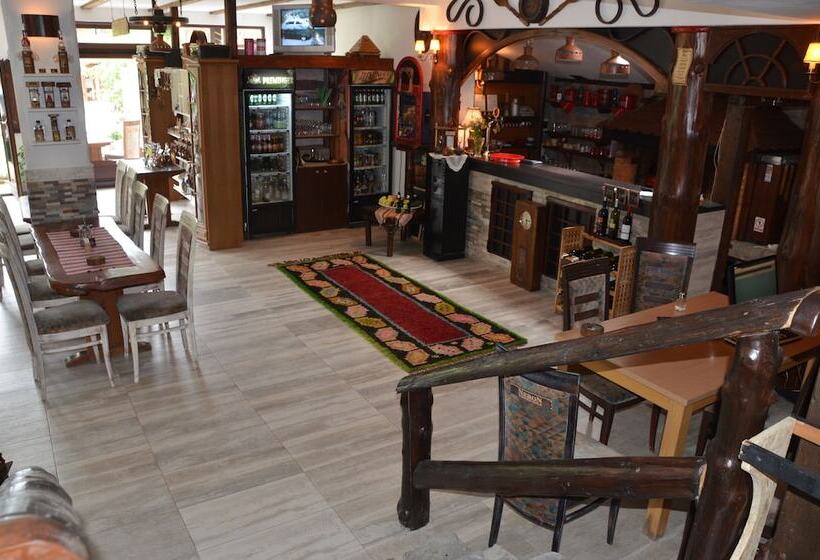 تختخواب و صبحانه Neron Turist Center