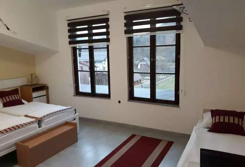 تختخواب و صبحانه Neron Turist Center