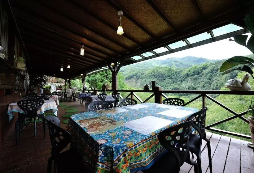 تختخواب و صبحانه Shinmingshan Holiday Inn