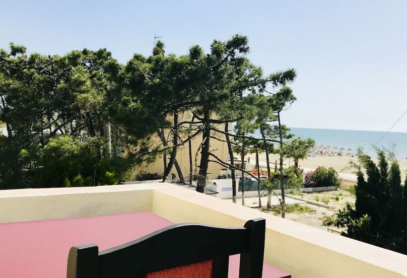 Bed and Breakfast The Garden Beach Hostel