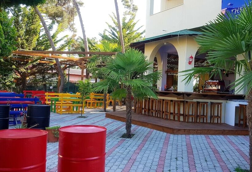 Bed and Breakfast The Garden Beach Hostel