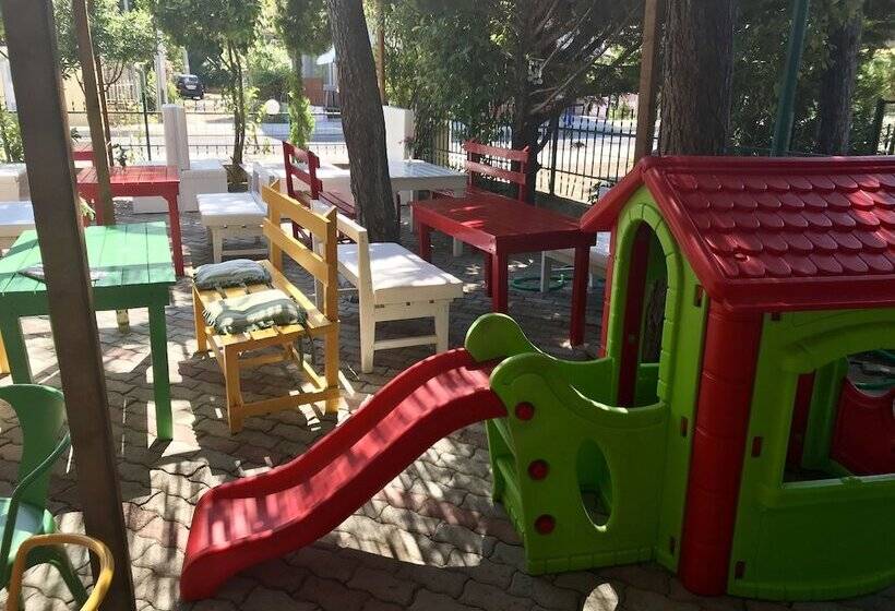 Bed and Breakfast The Garden Beach Hostel