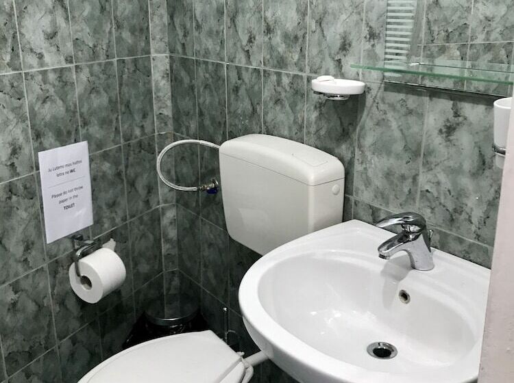 Bed and Breakfast The Garden Beach Hostel