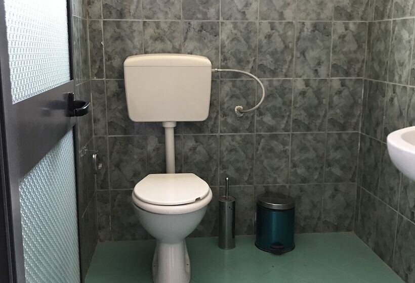 Bed and Breakfast The Garden Beach Hostel