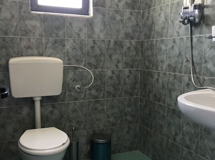 Bed and Breakfast The Garden Beach Hostel