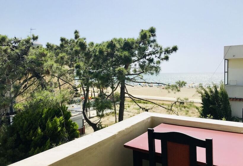 Bed and Breakfast The Garden Beach Hostel