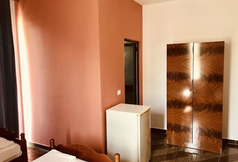 Bed and Breakfast The Garden Beach Hostel