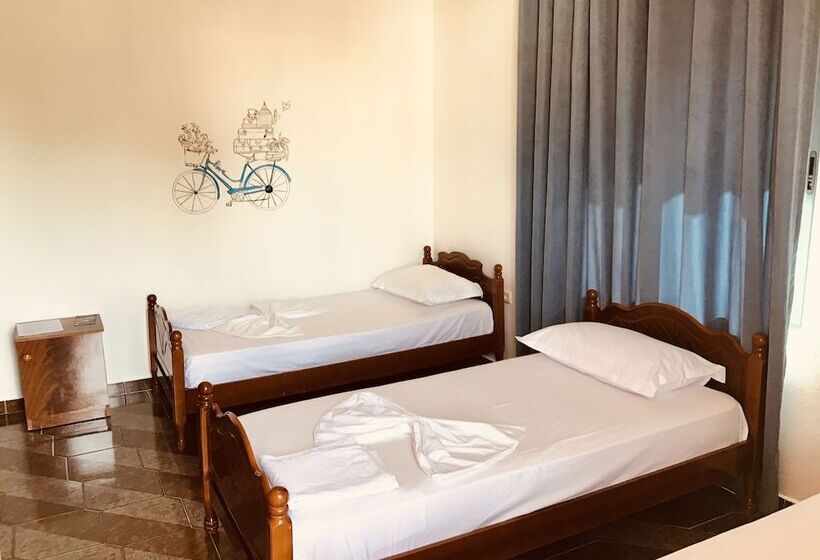 Bed and Breakfast The Garden Beach Hostel