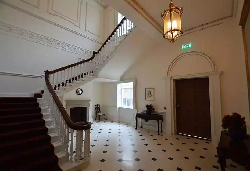 Henrietta Suites City Centre
