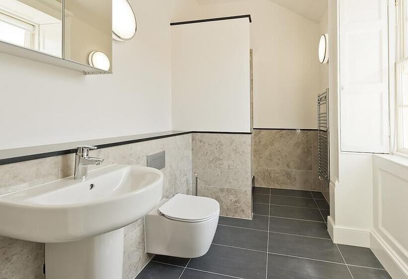 Henrietta Suites City Centre