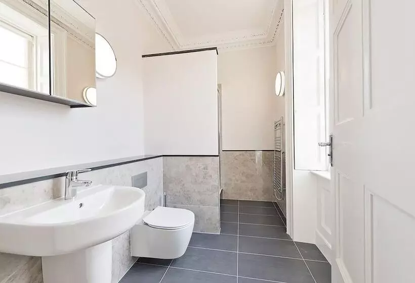 Henrietta Suites City Centre