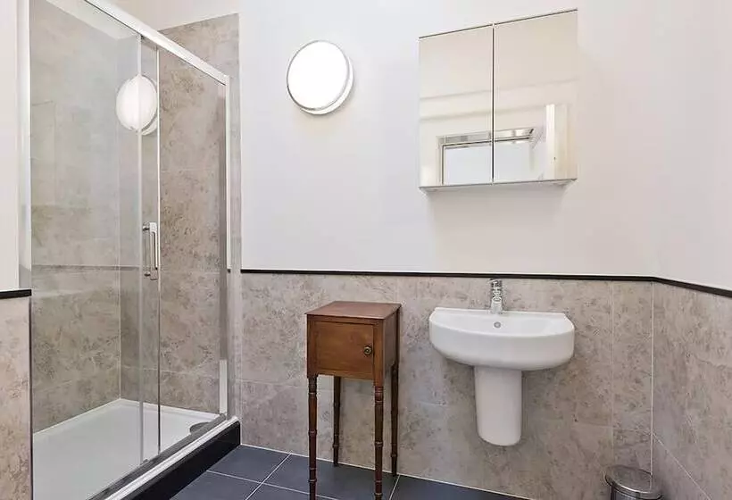 Henrietta Suites City Centre