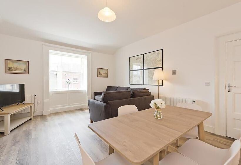 Henrietta Suites City Centre