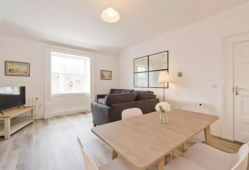 Henrietta Suites City Centre