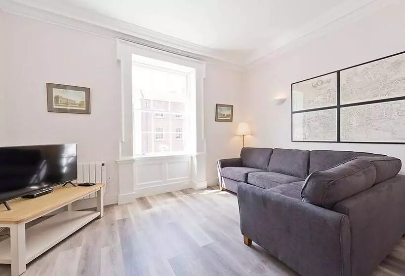 Henrietta Suites City Centre